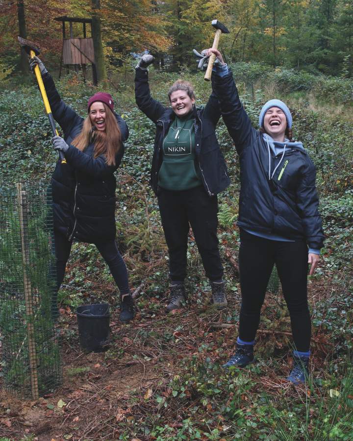 nikin_treeplanting_3.JPG__PID:e62fedea-8a27-4a8b-8c0b-f278af045683