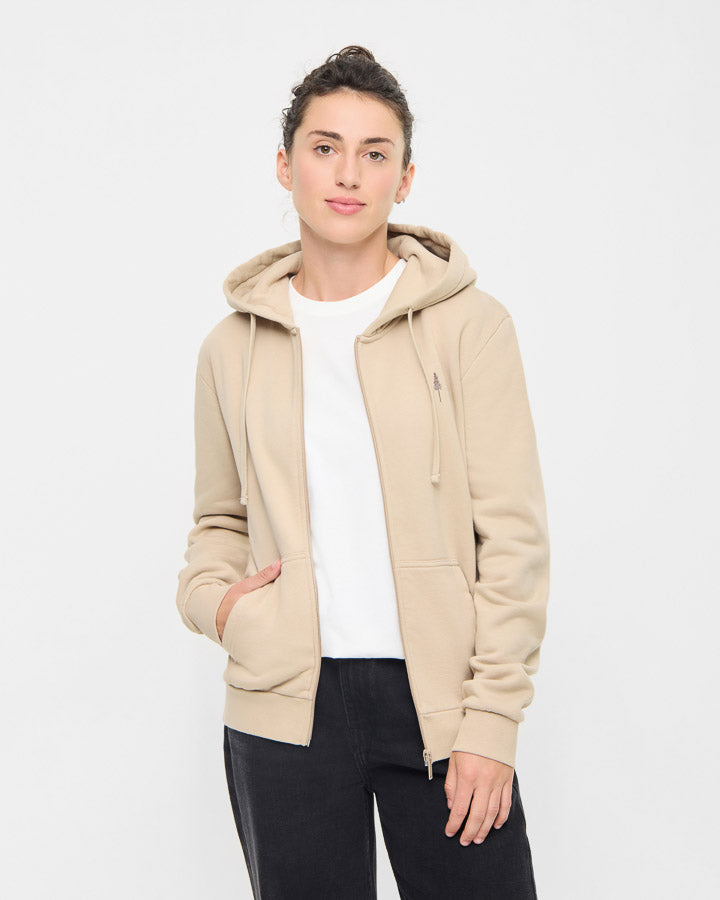 NIKIN Lot de 3 vestes TreeHoodie pour homme, beige, associées à un t-shirt blanc, un pantalon foncé, sur fond neutre.