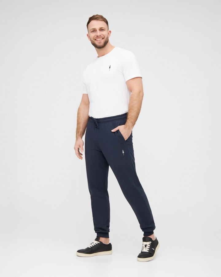 NIKIN Lot de survêtement pour homme, deux pièces, noir, coupe décontractée, fond blanc.