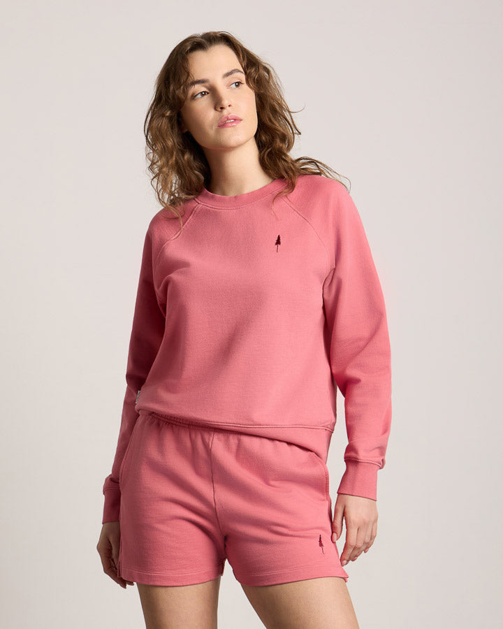 NIKIN  TreeSweater Raglan Women Pullover und Shorts, Farbe Wild Berry, aus Biobaumwolle vor hellem Hintergrund.