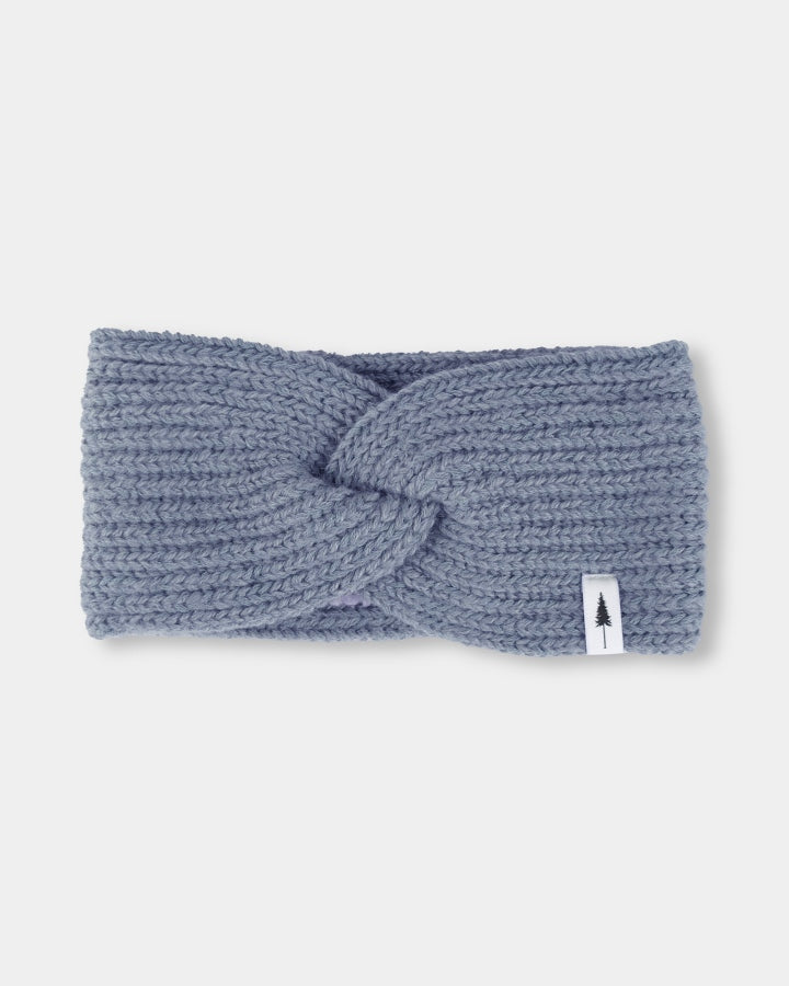 NIKIN TreeHeadband Stirnband Strick Twist, kuschelig, Farbe Stahlblau, vorderer Twist, kleines Etikett mit Baum-Icon.