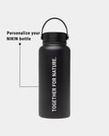 NIKIN TreeBottle Outdoor 1 l, personalisiert, Edelstahlflasche in Schwarz mit Henkel, umweltfreundlich.