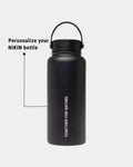 NIKIN TreeBottle Outdoor-Trinkflasche 1 l, schwarz, mit Henkel, personalisierbar, Edelstahl, nachhaltiges Design.