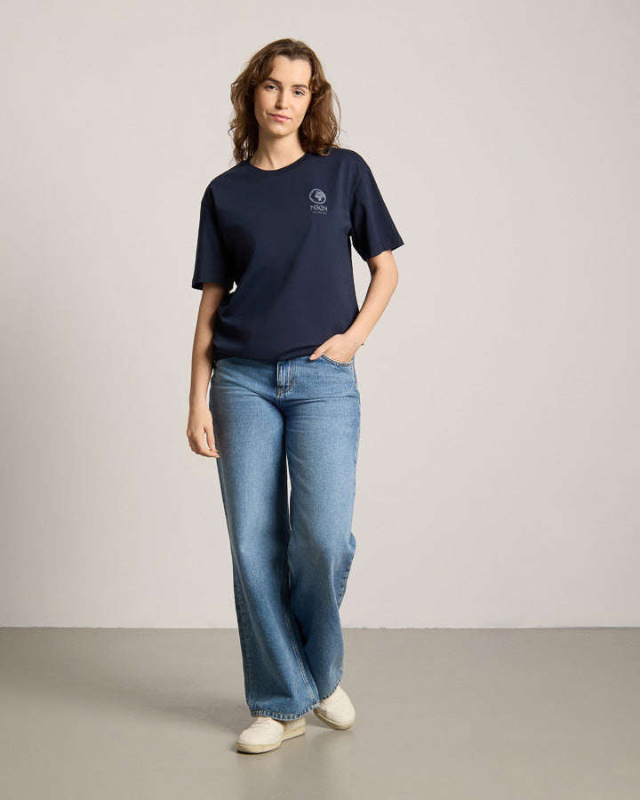 NIKIN TreeShirt Pale Blue Dot Relaxed Dark Navy Damen T-Shirt, Baumwolle, lockere Passform, breite Jeans.