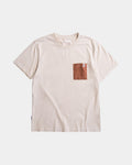 NIKIN TreeShirt Pocket Spatz Chalk T-Shirt, kurzärmelig, beige mit brauner Brusttasche, Unisex, Baumwolle, auf weißem Hintergrund.