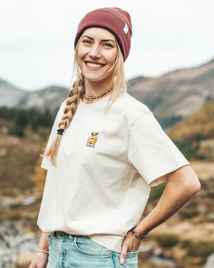 NIKIN TreeShirt TreePlanter Print Relaxed Chalk T-Shirt, bequeme Passform, Outdoor-Foto.