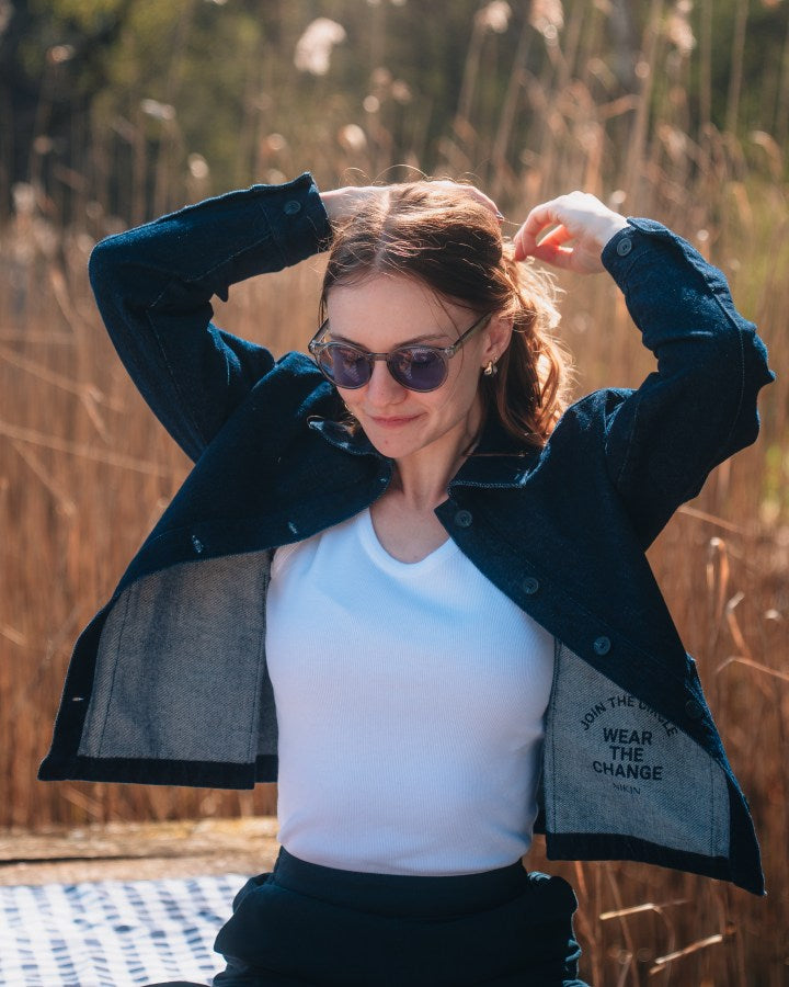 NIKIN Veste pour femme TreeJacket en denim ReCotton, bleu foncé, matière durable, outdoor.