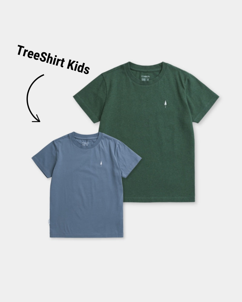 NIKIN TreeShirt & TreeShirt Kids Mini-Me T-Shirts, Erwachsene grün, Kinder blau mit Pfeil und Schriftzug.